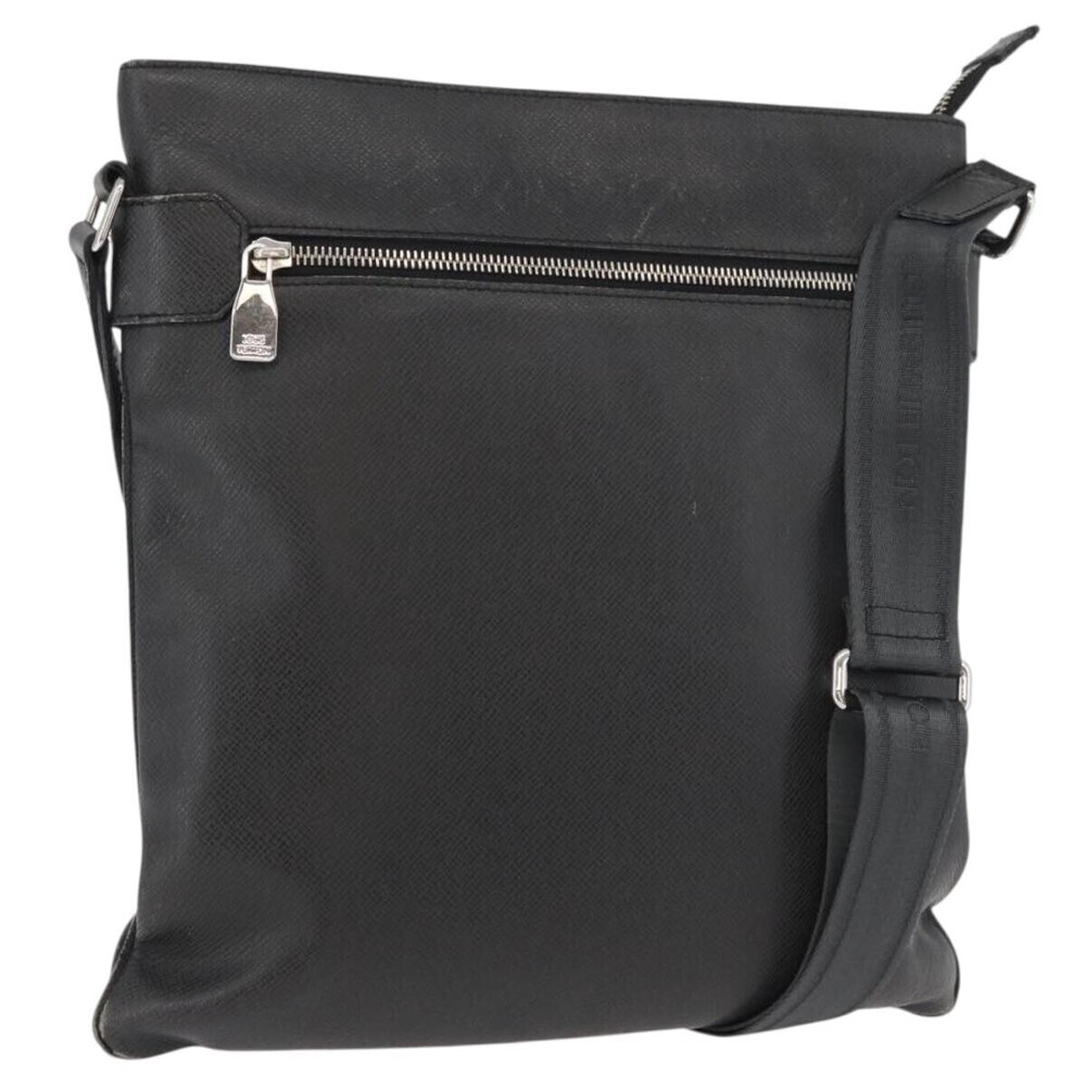 Louis Vuitton Sasha Taiga Leather